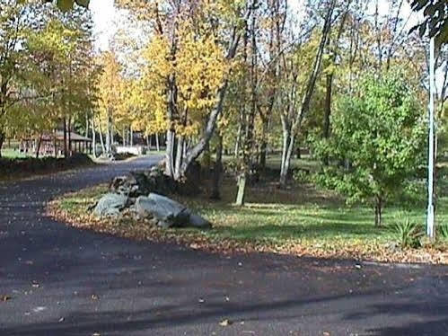 K&G Lodge Oswego Exterior photo